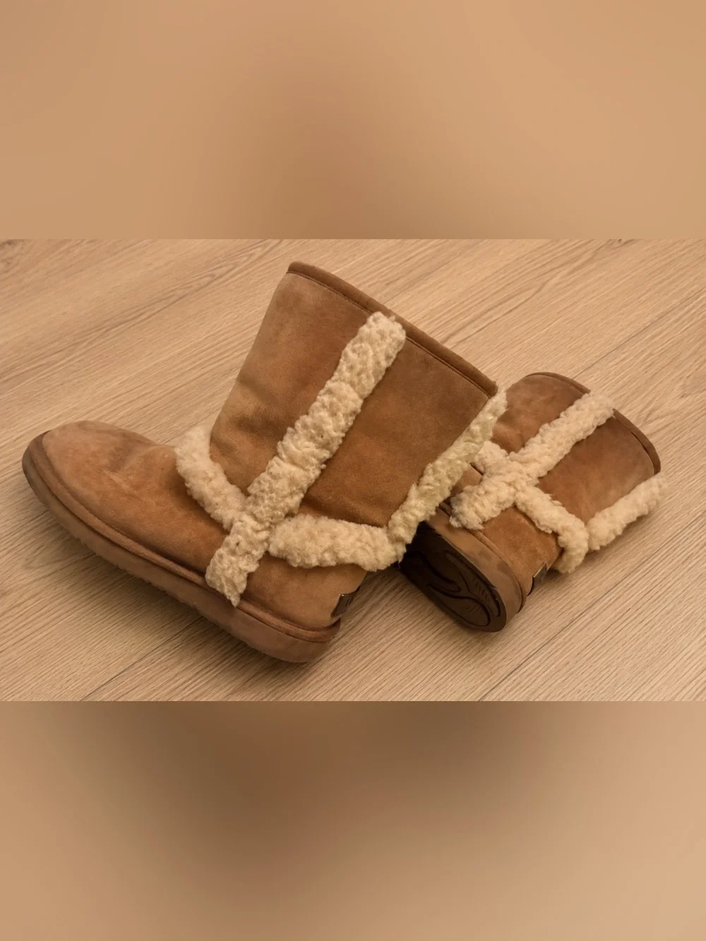 UGG Size 7 Chestnut Shearling Trim Winter Boots Cozy Classic